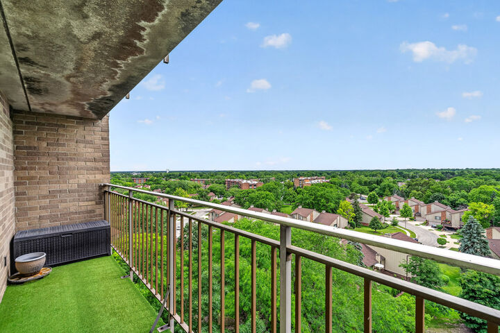 Property Photo:  6340 Americana Drive 1101  IL 60527 