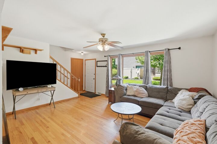 Property Photo: 1014 Schoolgate Road 1014 IL 60451