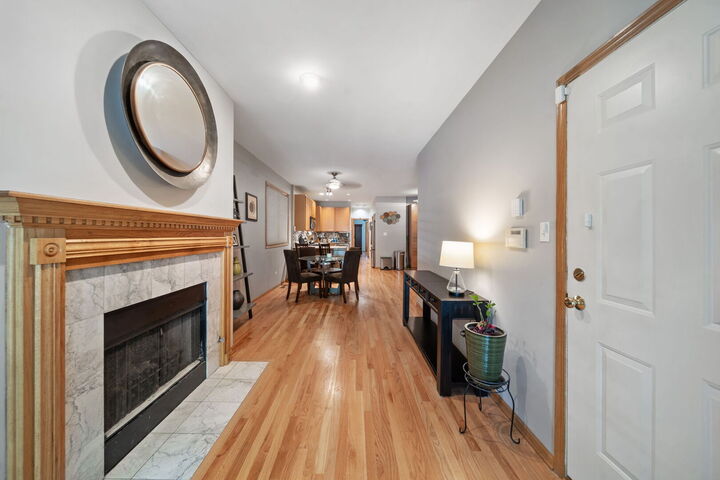 Property Photo: 1451 W Walton Street 1 IL 60642