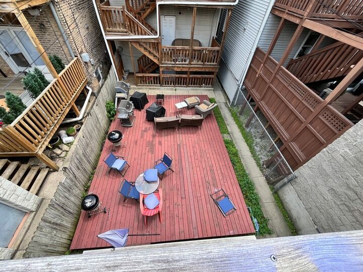 Property Photo: 3740 N Janssen Avenue Ch IL 60613