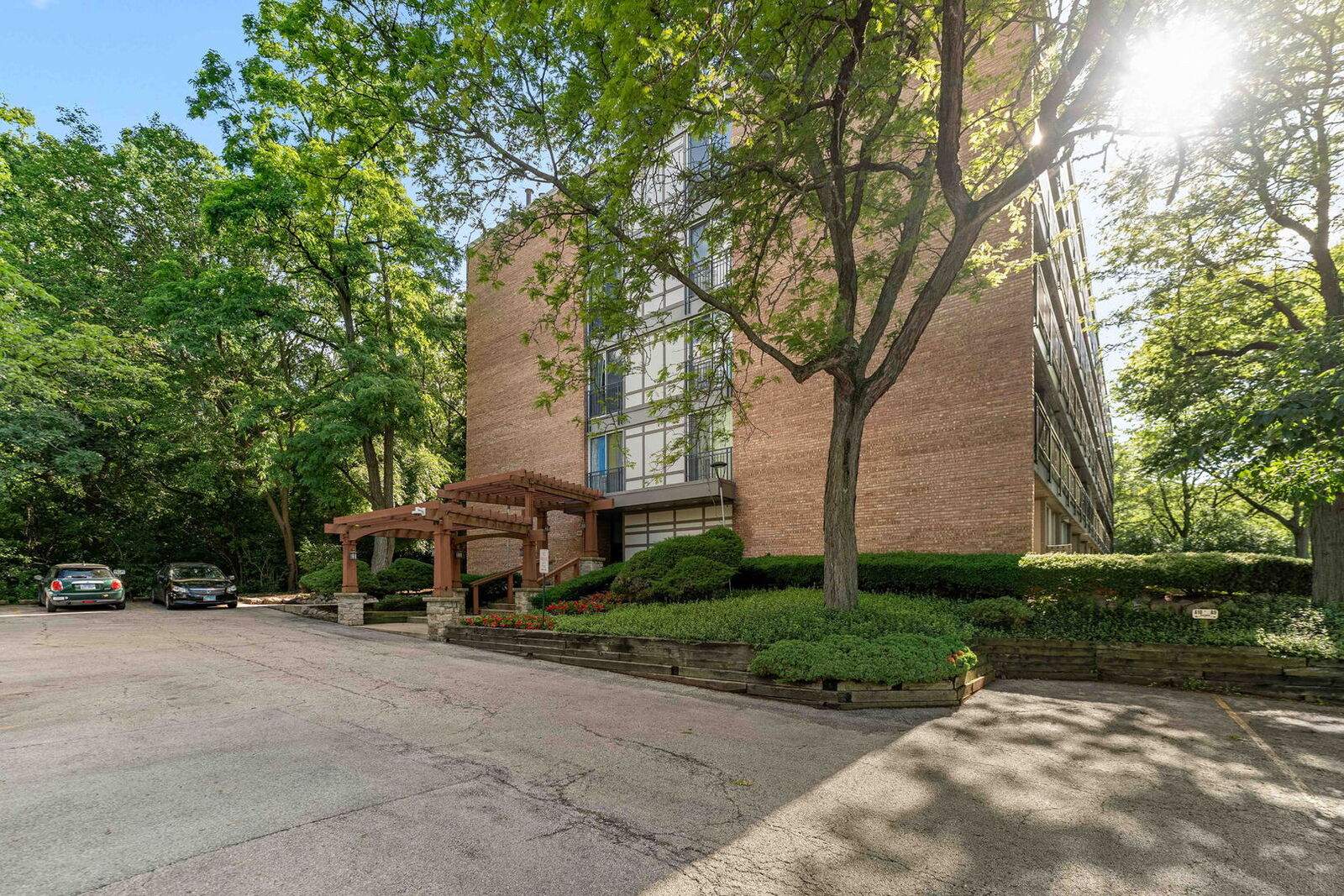 Property Photo: 5810 Oakwood Drive 3F IL 60532