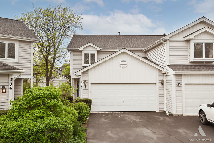 Property Photo:  902 Ashley Court  IL 60559 