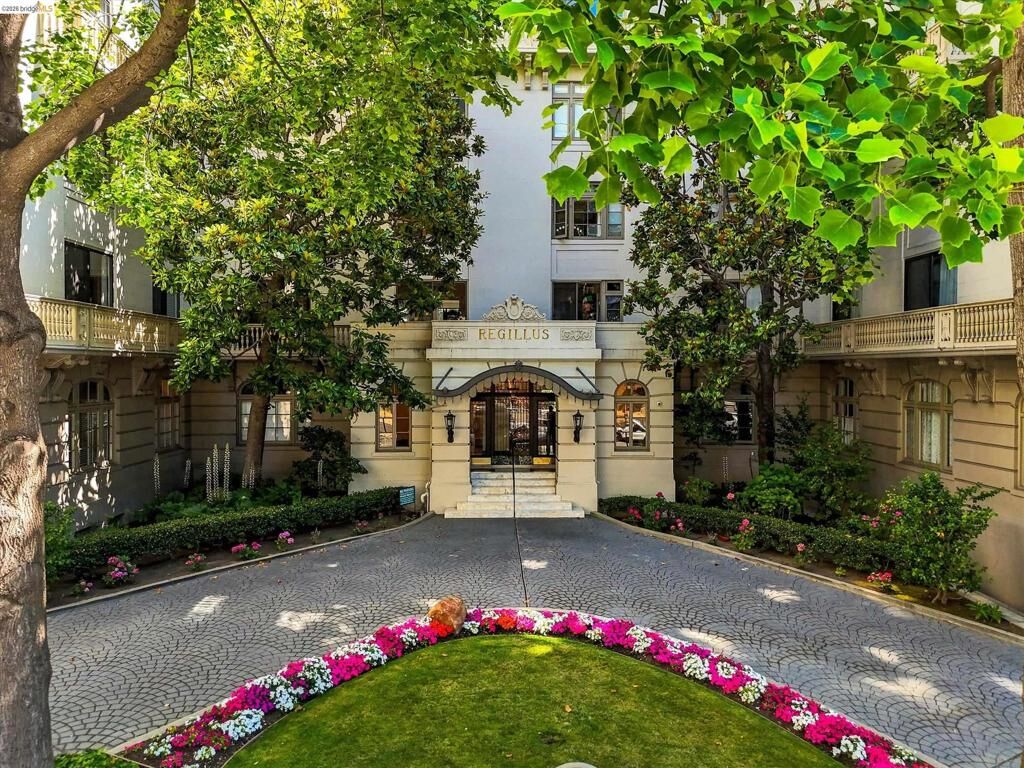 Property Photo:  200 Lakeside Dr 801  CA 94612 