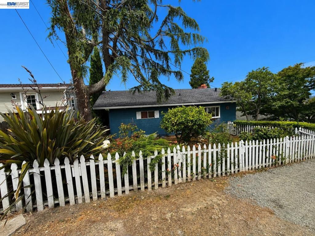 Property Photo:  25325 Windfeldt Rd  CA 94541 