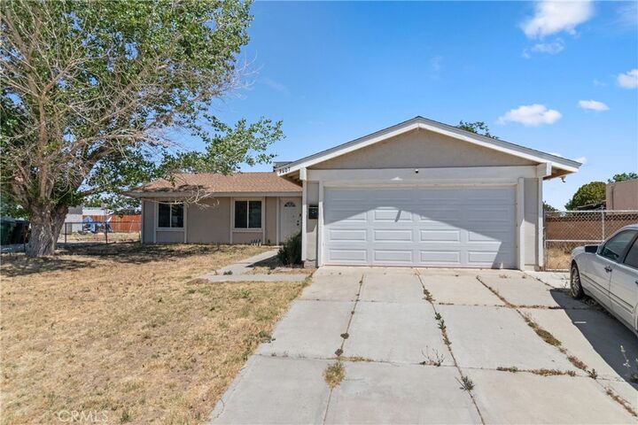 Property Photo: 3607 W Avenue K11 CA 93536