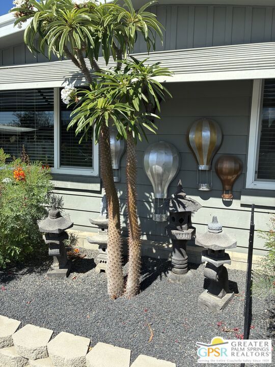 Property Photo: 145 Calle Arriba CA 92264
