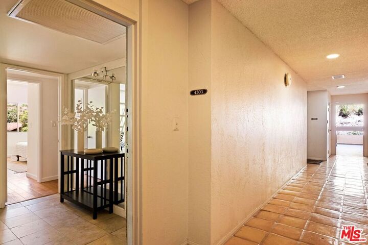 Property Photo:  2700 Cahuenga Boulevard 4303  CA 90068 