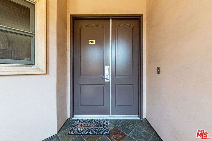 Property Photo:  5057 Maplewood Avenue Ph4  CA 90004 