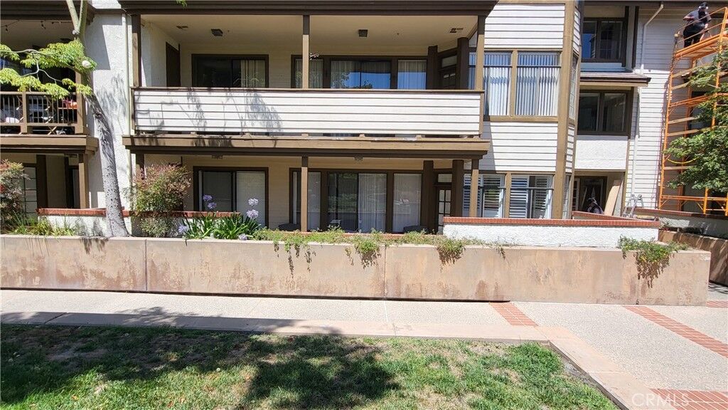 Property Photo:  2571 Plaza Del Amo 109  CA 90503 