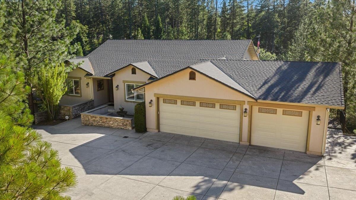 Property Photo: 915 Eden Valley Road CA 95713