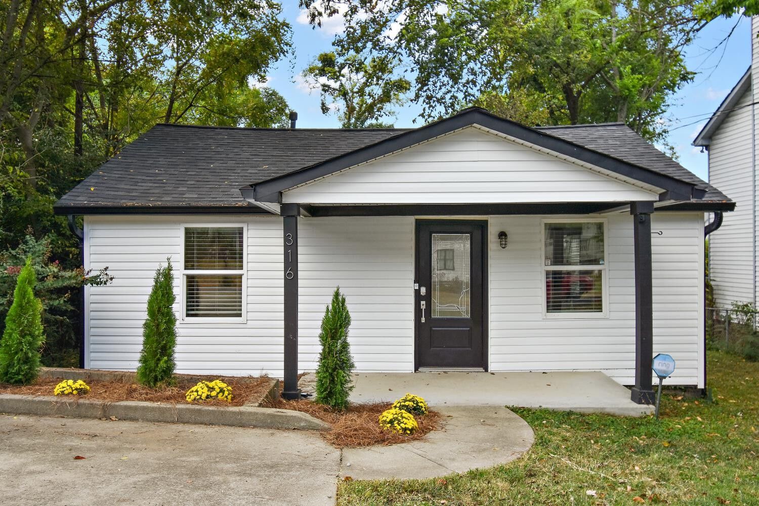 Property Photo: 316 Edwin St TN 37207