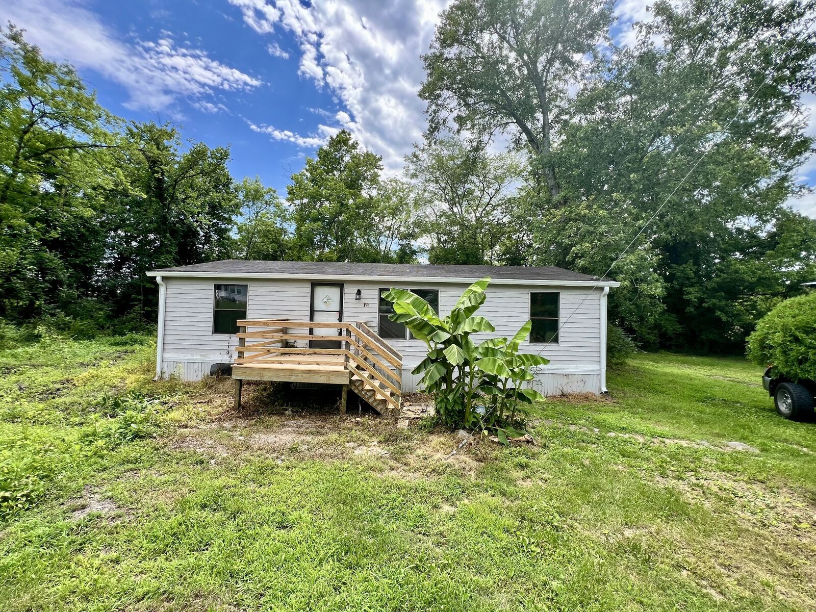 Property Photo: 110 Hinkle Hill St E TN 37020