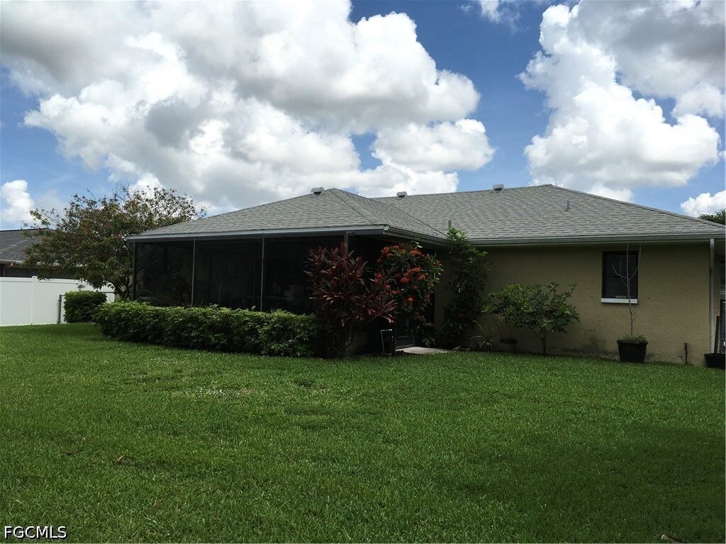 Property Photo: 1202 SE 21st Lane FL 33990