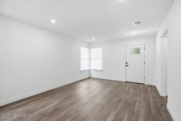 Property Photo: 2012 Kingswood Road FL 32207