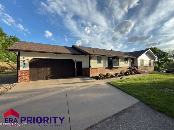 Property Photo: 1010 Warren Ave - WY 82716