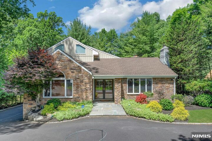 Property Photo:  27 Hamilton Drive West  NJ 07006 