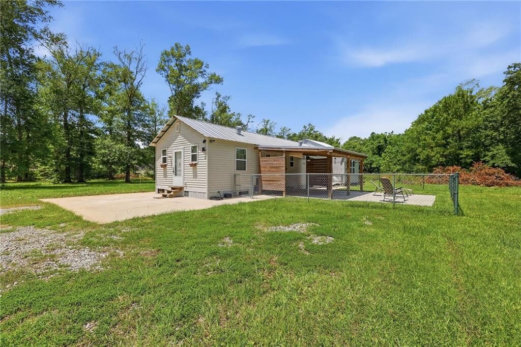 Property Photo: 18647 Weinberger Road LA 70454
