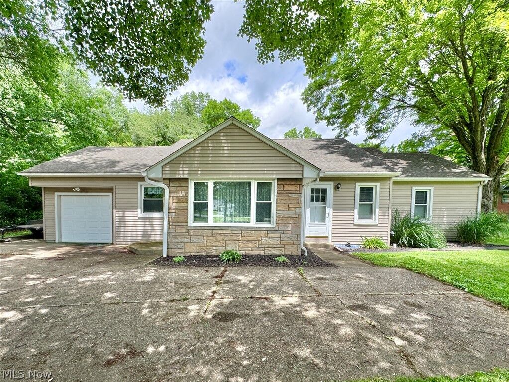 Property Photo: 5026 Lockwood Boulevard OH 44511