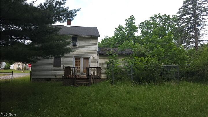 Property Photo: 2143 Central Parkway Avenue SE OH 44484