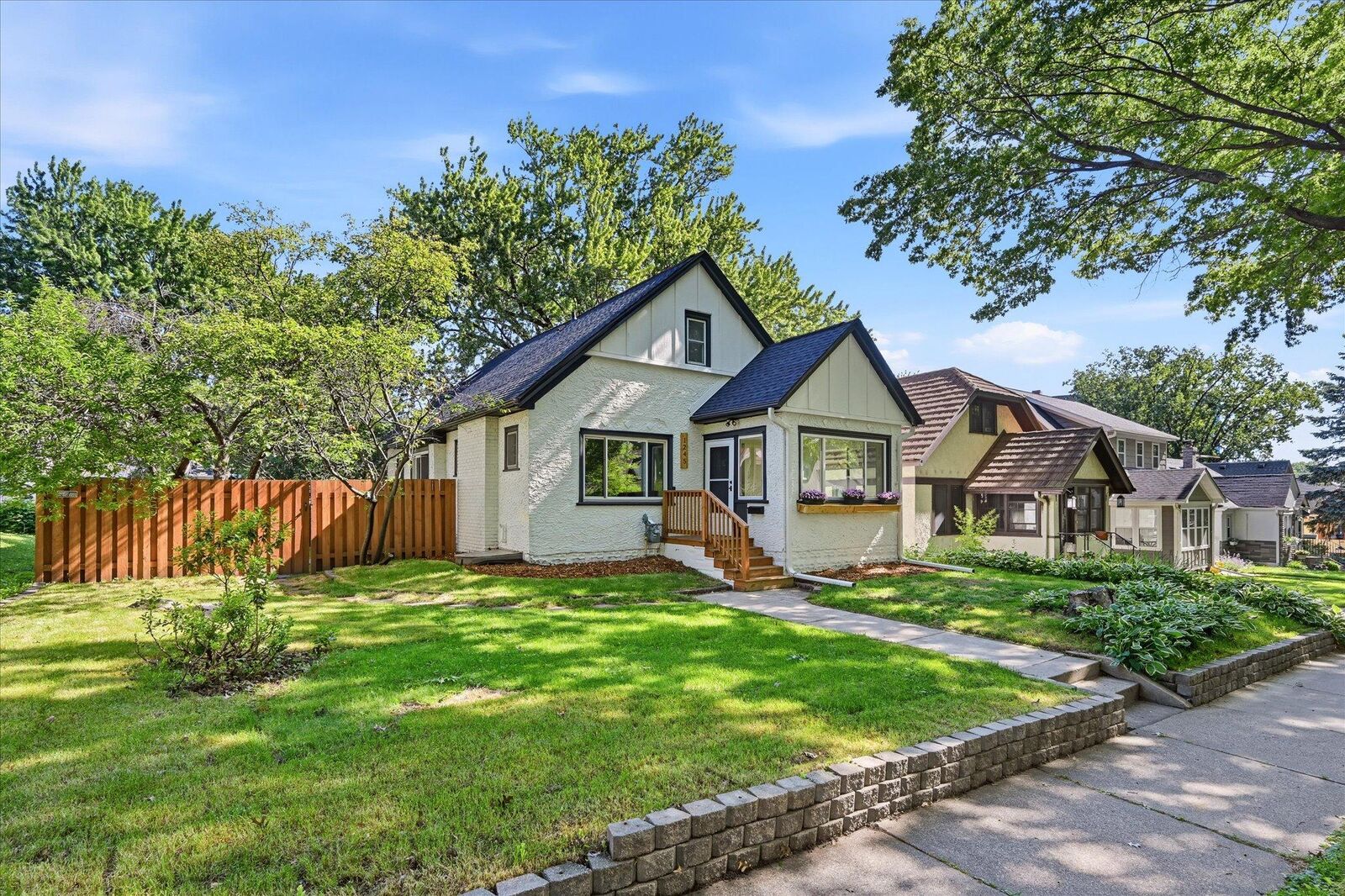 Property Photo: 1245 Jefferson Avenue MN 55105
