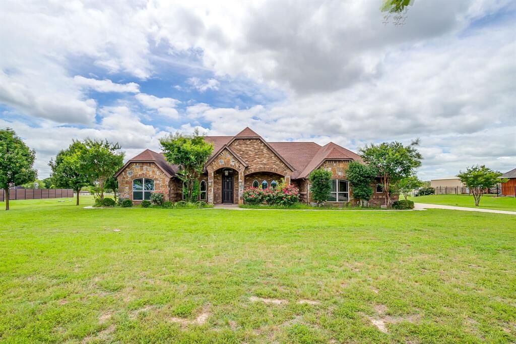 Property Photo: 157 Pack Saddle Trail TX 76088