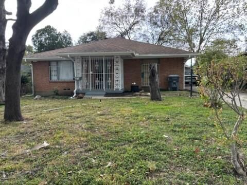 Property Photo: 1570 Sutter Street TX 75216