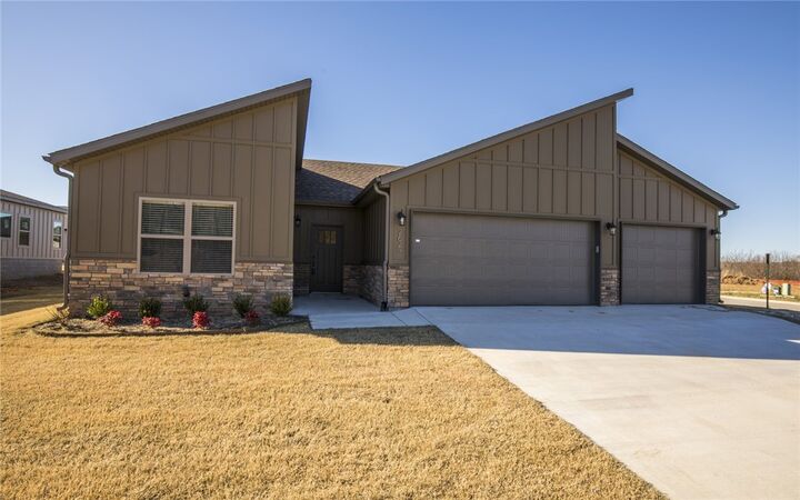 Property Photo: 2629 N Justin Drive AR 72704