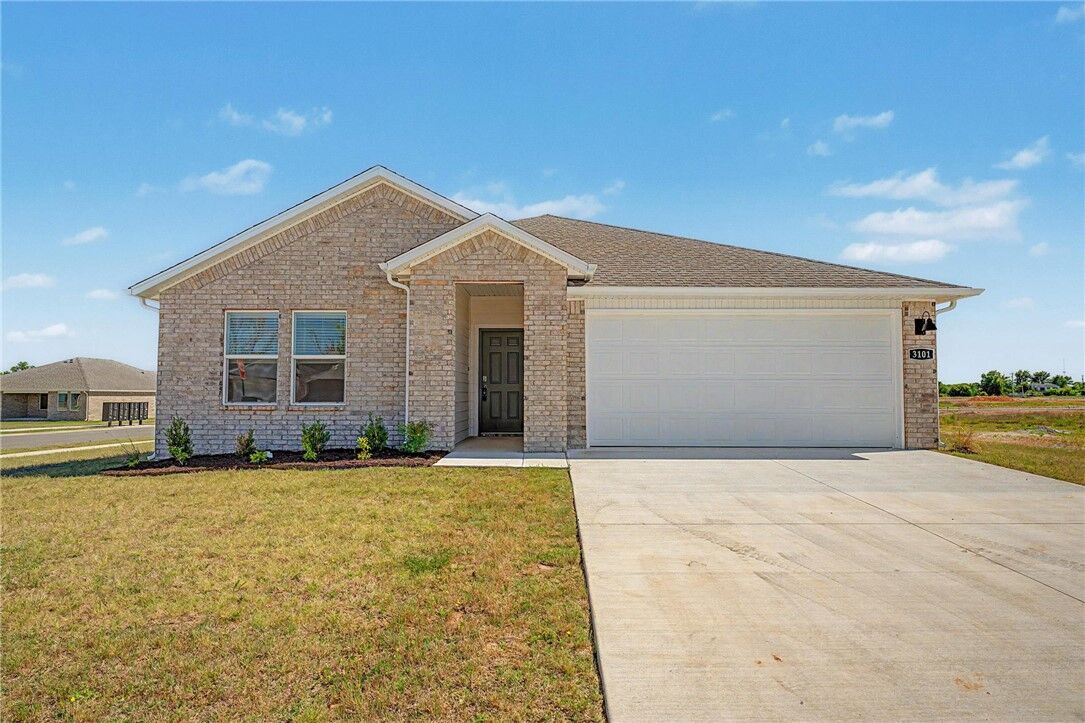 Property Photo:  3101 Laredo Lane  AR 72736 