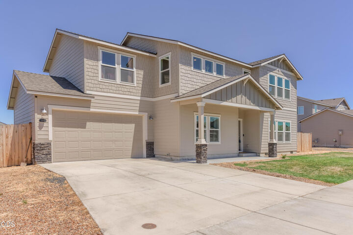 Property Photo: 300 NW Double Eagle Avenue OR 97741