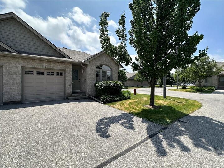 Property Photo:  510 Queensway Street W 38  ON N3Y 4R4 