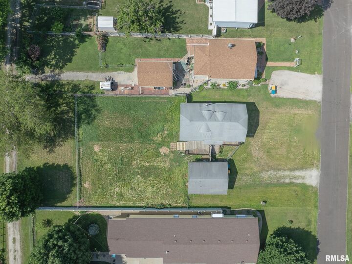 Property Photo:  1690 Beecher Avenue  IL 61401 
