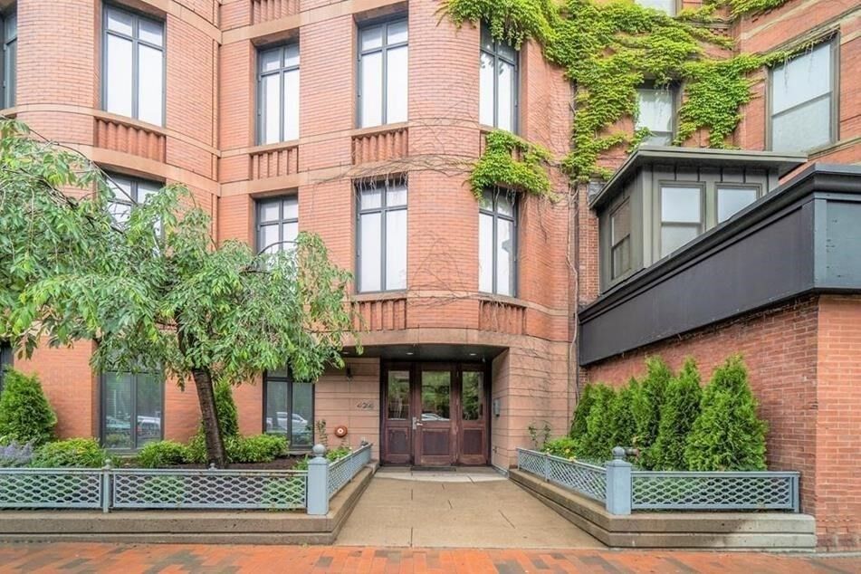 Property Photo: 424 Massachusetts Ave 202 MA 02118
