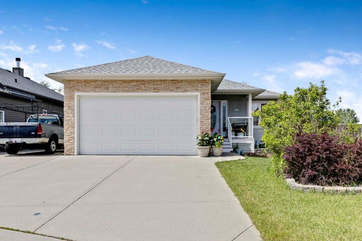 Property Photo: 144 Hillcrest Boulevard AB T1P 0A3