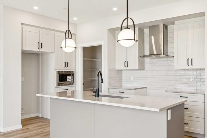 30 Hotchkiss Gardens SE — photo 1