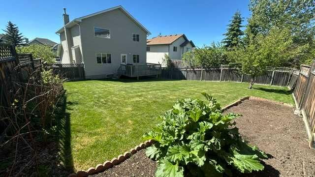 Property Photo: 194 Arbour Stone Rise NW AB T3G 4N4