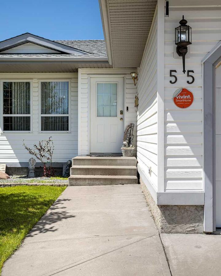 Property Photo: 55 Edgewood Drive AB T4V 4Z3
