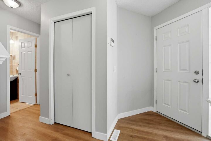 Property Photo: 141 Shannon Square SW AB T2Y 4K3