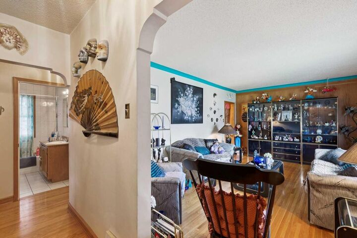 Property Photo: 833 20 Avenue NW AB T2M 1E4