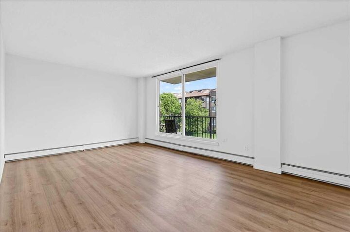 Property Photo:  635 57 Avenue SW 302  AB T2V 0H5 