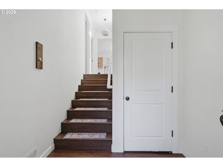 Property Photo:  35914 Chinook St  OR 97055 