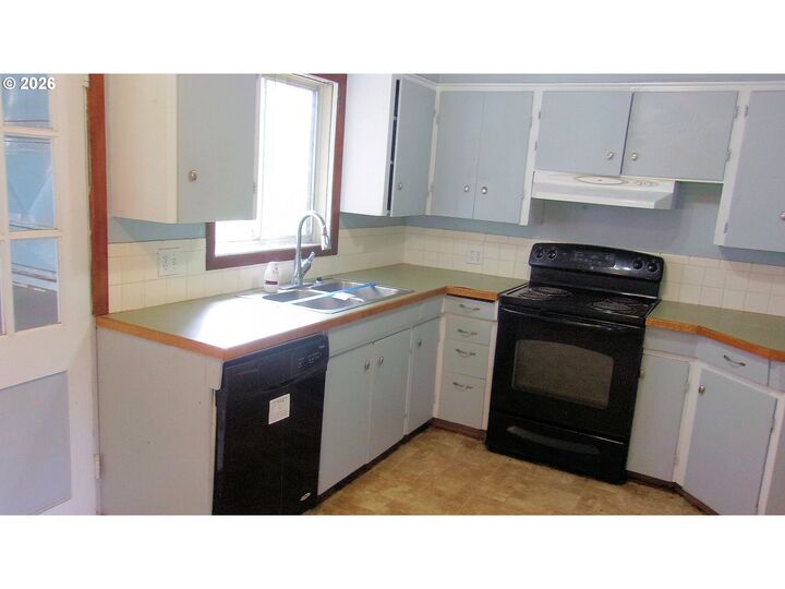 Property Photo: 944 5th St OR 97358