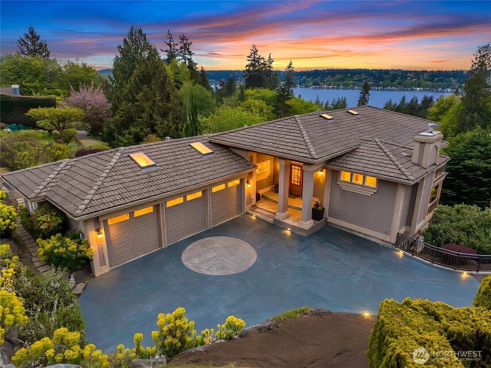 Property Photo: 6317 NE 138th Place WA 98034