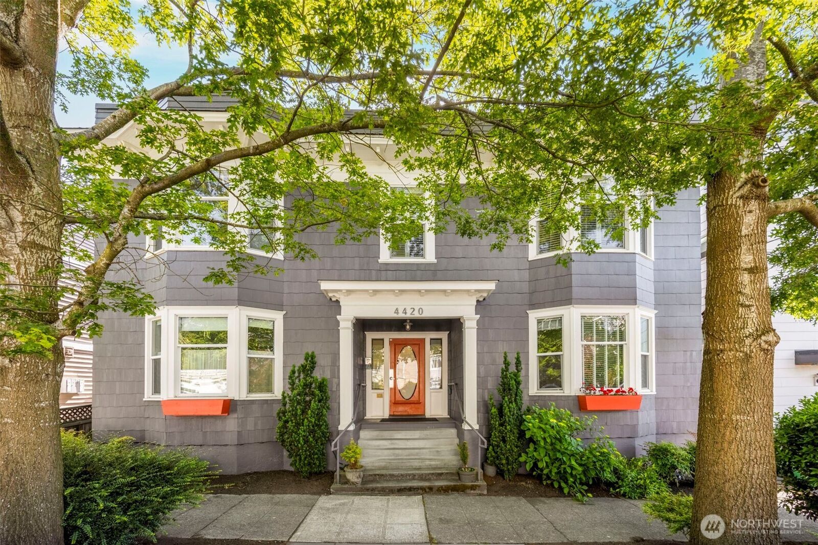 Property Photo: 4420 Dayton Avenue N 2 WA 98103