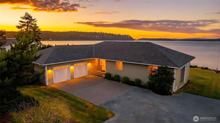 Property Photo:  639 E Beacon View Drive  WA 98277 