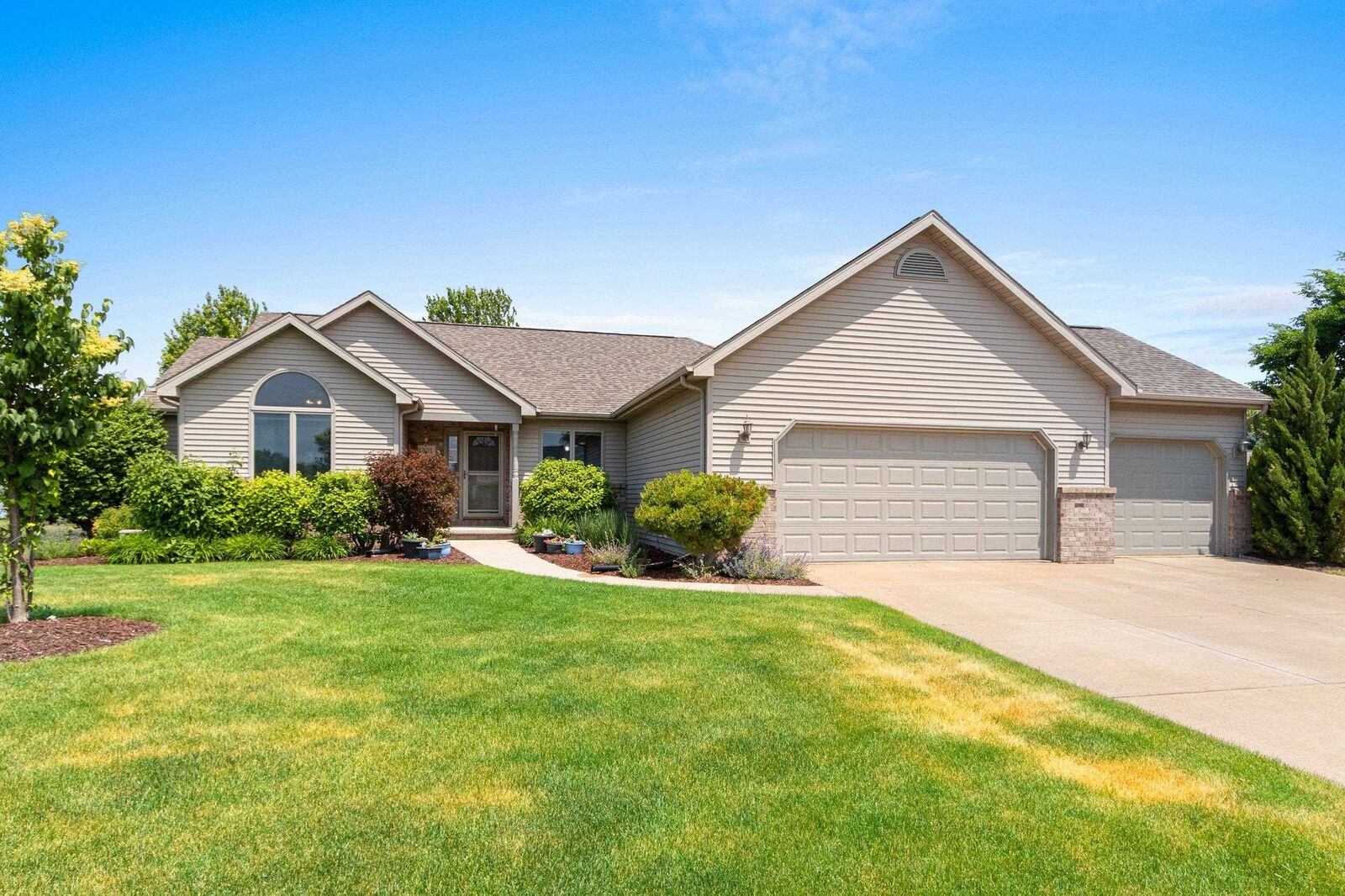 Property Photo:  1301 Kampo Drive  WI 54956-4369 