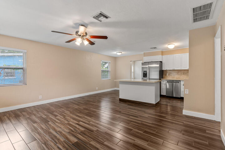 Property Photo: 957 30th Street FL 33407