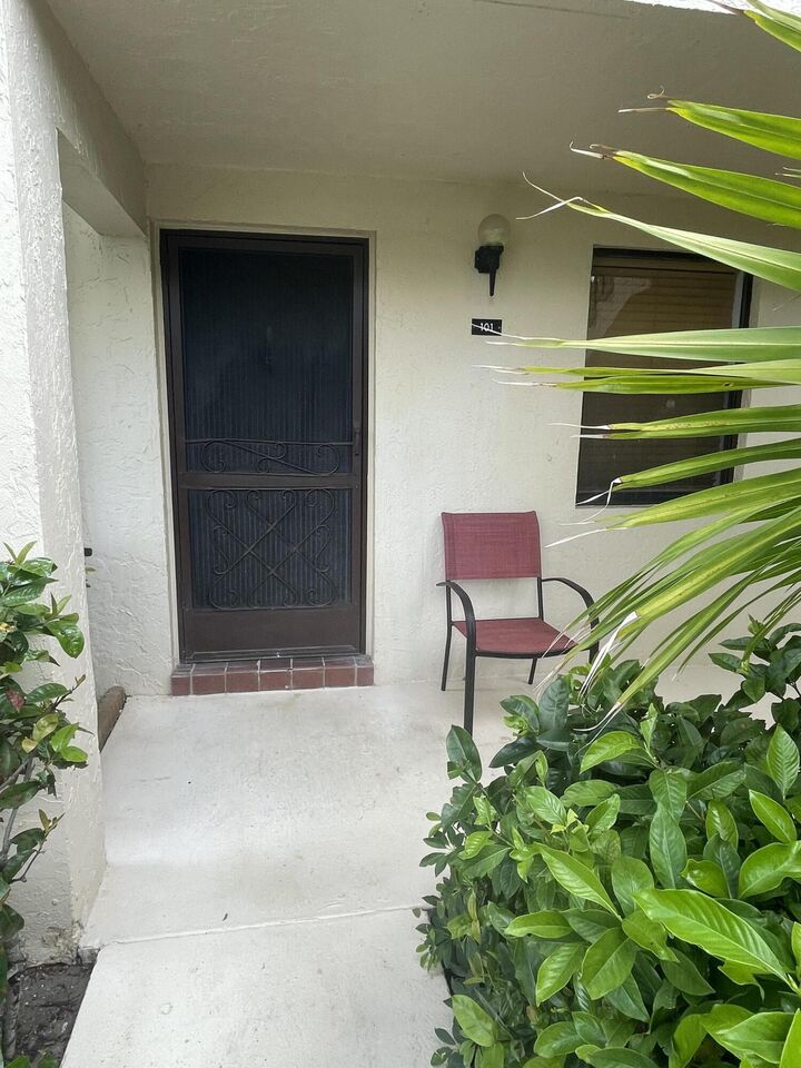 Property Photo:  4598 Lucerne Lakes Boulevard E 101  FL 33467 