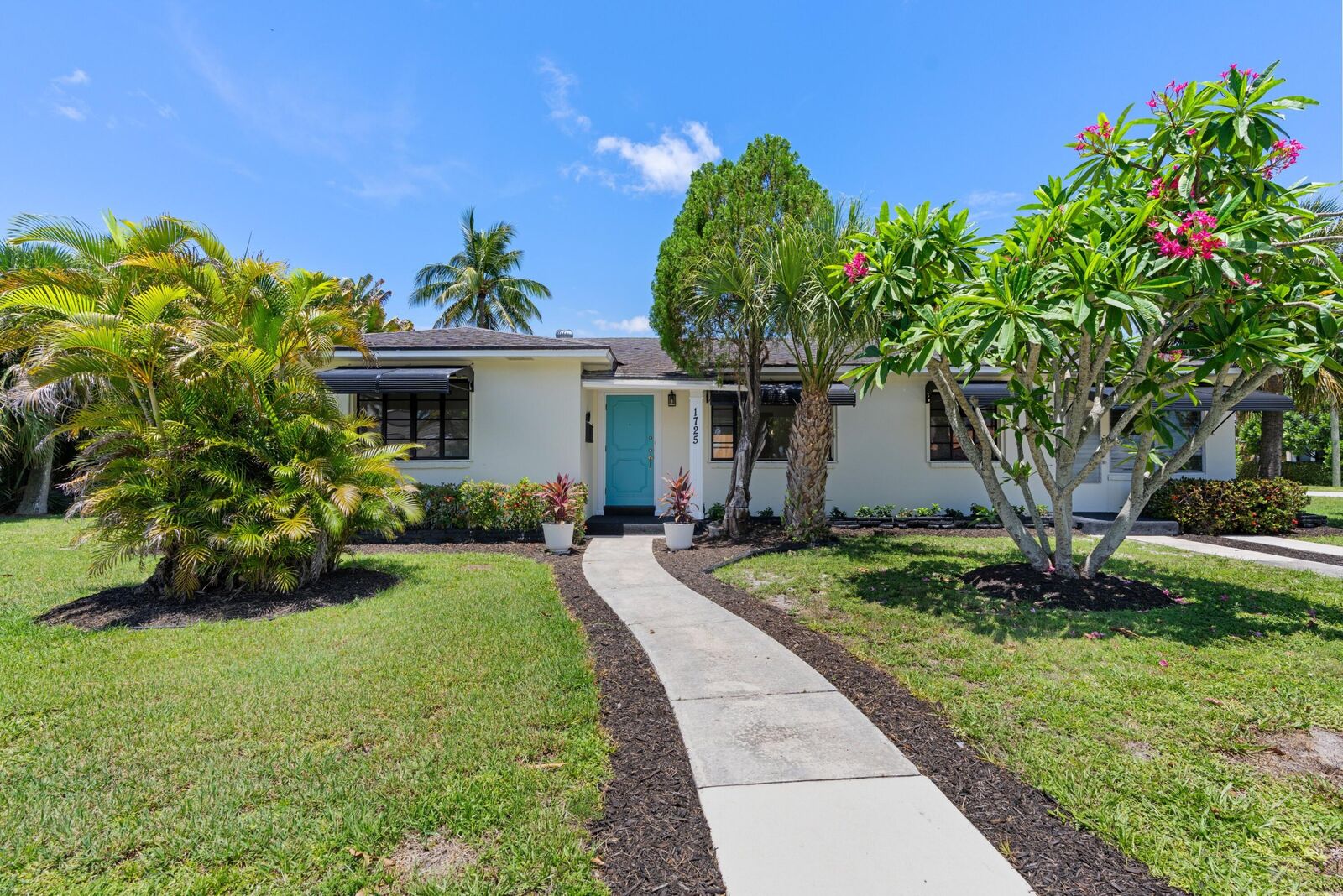 Property Photo:  1725 N Lakeside Drive  FL 33460 