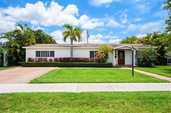 Property Photo: 1035 SW 100th Court FL 33174