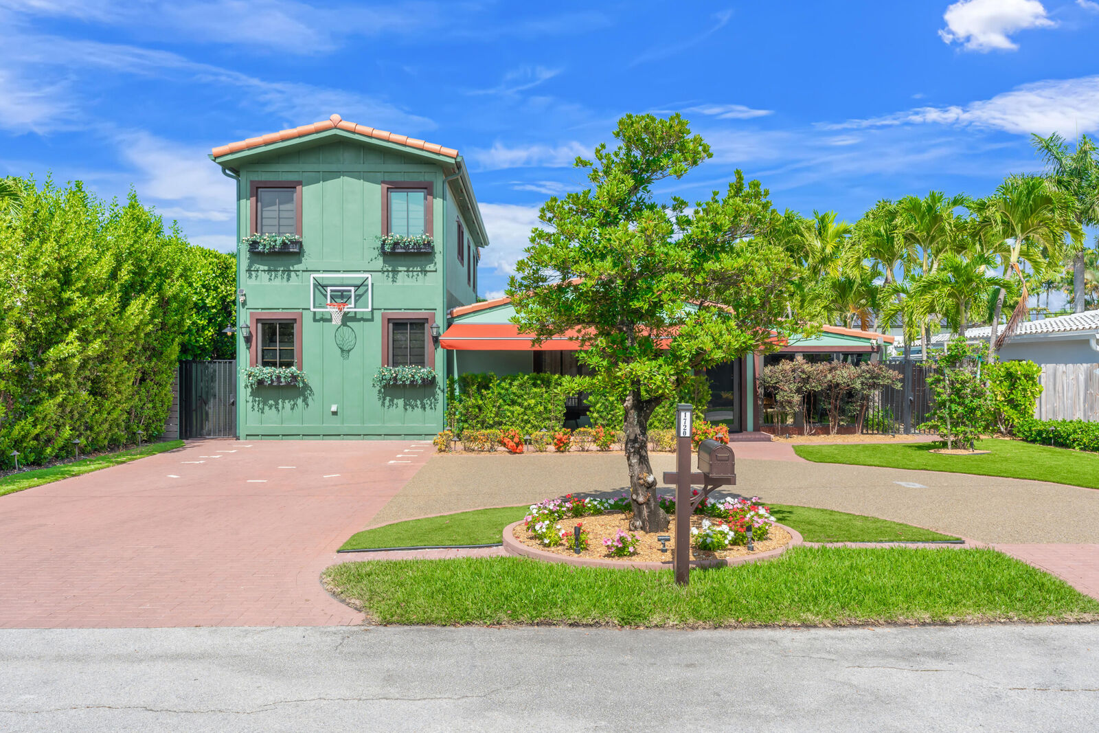 Property Photo: 1720 NE 17th Avenue FL 33305